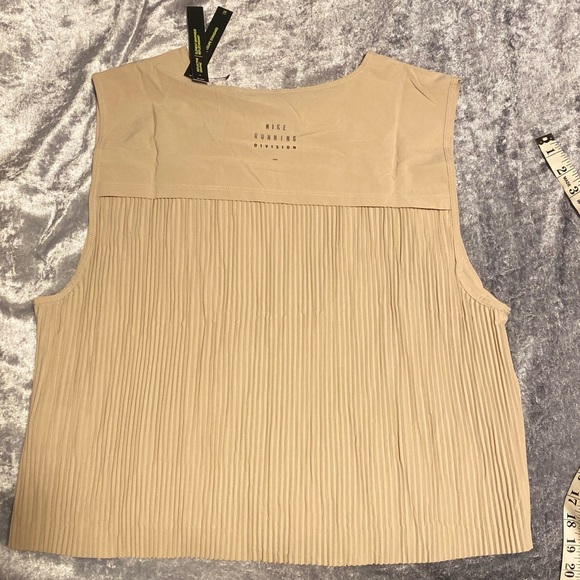 Nike Top - Picture 5 of 5